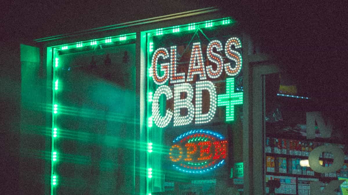 CBD Online vs In-Store